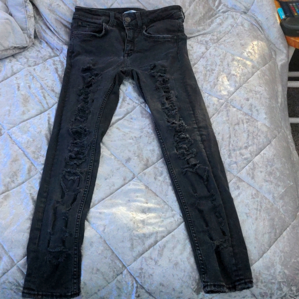 ZARIA WOMAN PREMIUM DENIM COLLECTION (SIZE: US 4) BLACK RIP CROP JEANS